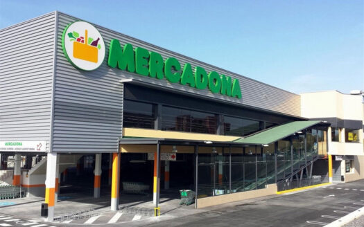 Commercial premises with the supermarket Mercadona!