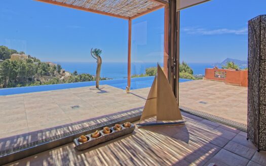 Lujosa Villa de diseño en una zona privilegiada con impresionantes vistas al mar y montañas!