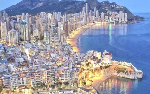 Hotel de 3 estrellas en primera línea de mar en Benidorm!