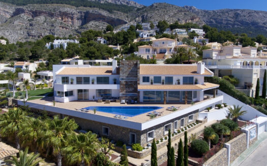 Villa moderna y lujosa con vistas panorámicas al mar y a las montañas en Altea!