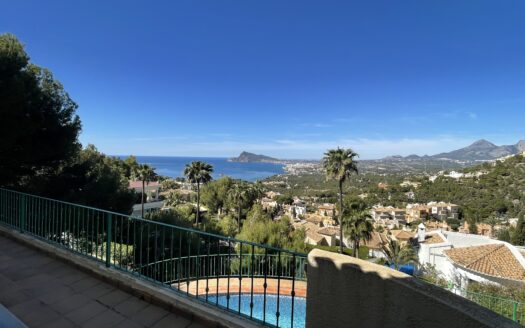 Hermosa Villa con vistas al mar y a las montañas en Altea Hills!